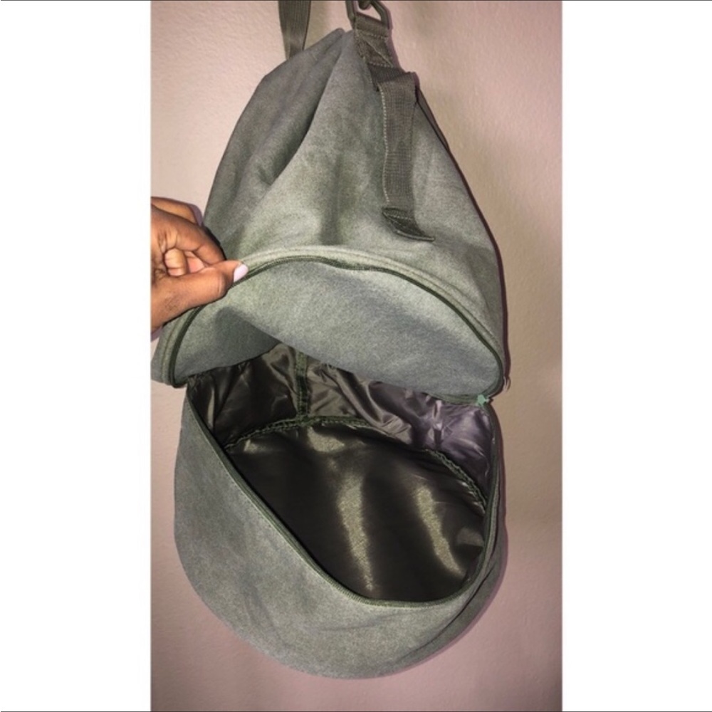 Guess military green shoulder sling duffel bag - Picture 4 of 4